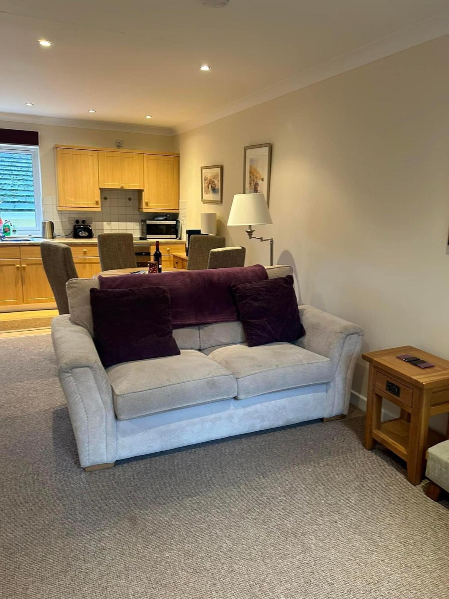 Fernhill Retreat Apartment Чармут Екстериор снимка