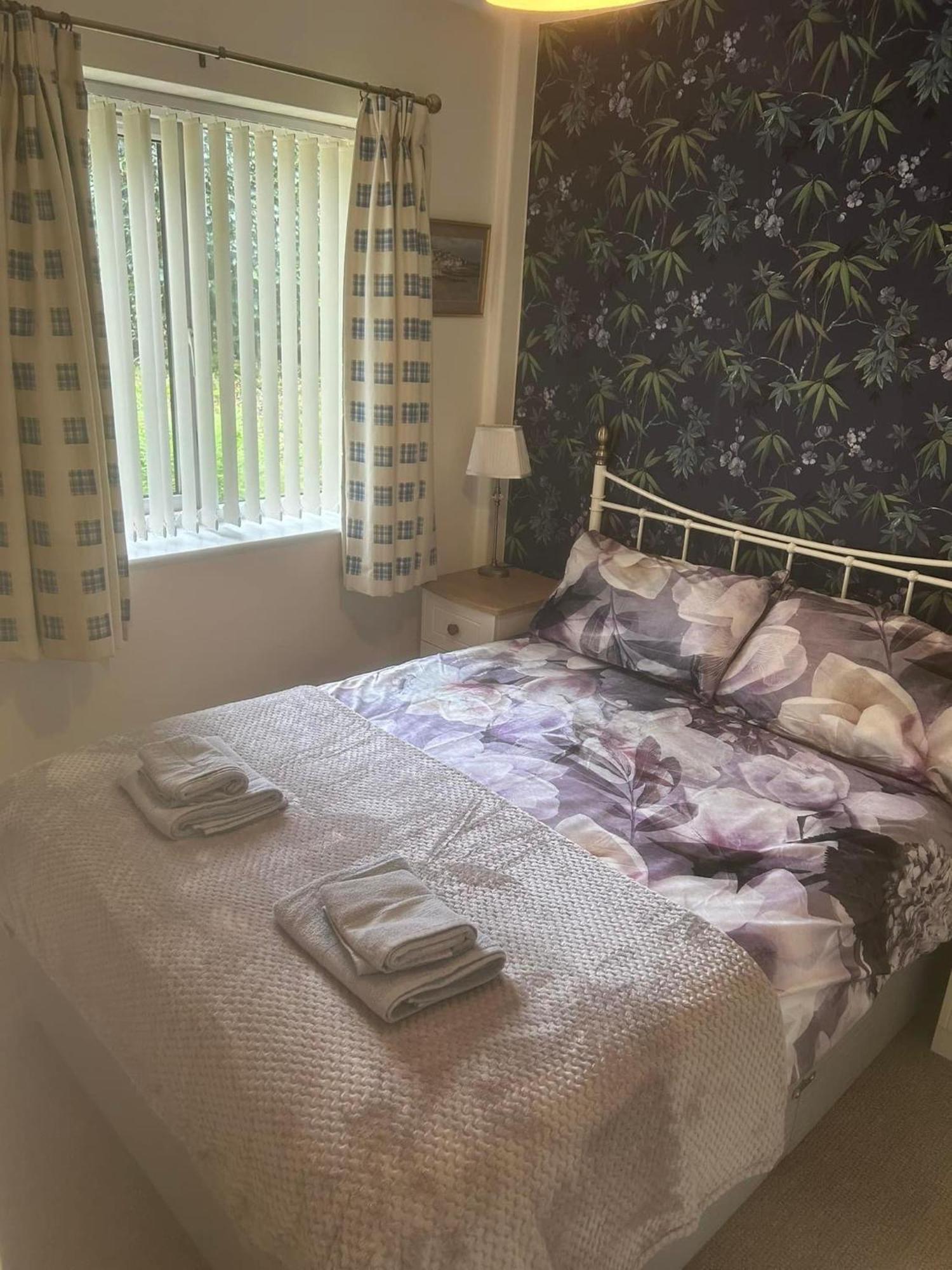 Fernhill Retreat Apartment Чармут Екстериор снимка